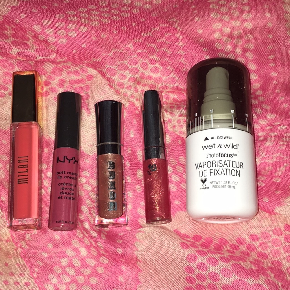Lip and setting spray bundle